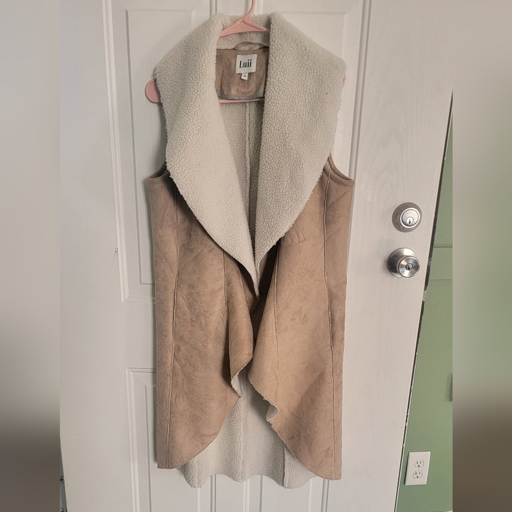 Tan Sleeveless Jacket with White Collar